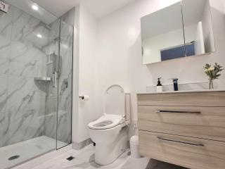 Elegant CBD Apartment - 5