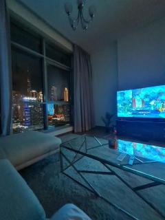 BIG 1 Bedroom Apartment Direct Burj Khalifa and Canal View - Dubai - 2