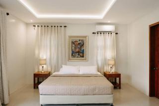 Reef Side Exclusive Beachfront House in Cebu - Catmon - 3