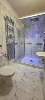 Cosy Studio with Garden Near the Prague Airport - - 1