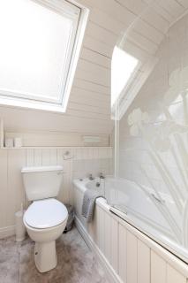 Bluegrass Cottage - Free parking - Whitby - 2