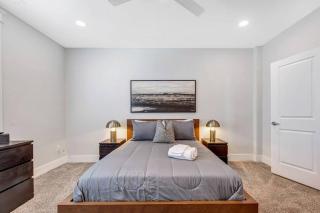 3 Bdrm 3 Full Bath Tower View walk up - 7