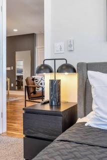 3 Bdrm 3 Full Bath Tower View walk up - Cincinnati - 1