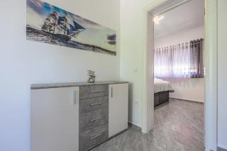 VILLA NINA MALINSKA 150m FROM THE BEACH, SWIMMING POOL - 1