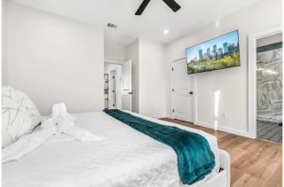 Bold Bright 4BR3.5FULL BATHS Near Riverwalk Dtown - San Antonio - 3