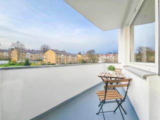 RAJ Living - Monteurwohnung - 2 Schlafzimmer - Küche - Balkon - Waschmaschine - 25 Min zur Messe DUS - Heiligenhaus - 4