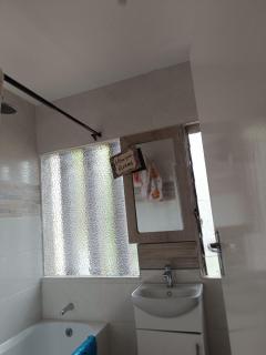 New 1 Bed Apartment 3mins walk to shops, Extra King bed - 7