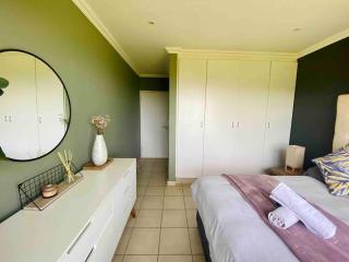 Beautiful 2 Bedroom apartment, no loadshedding - 5
