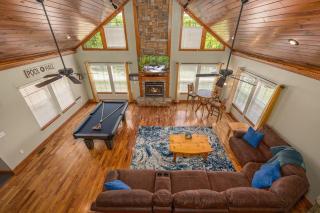 Lakefront with 3 King Beds, Pool Table, Arcade Barrel - Dandridge - 0