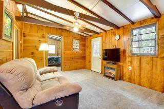 Peaceful Warne Cabin Fenced Yard and Screened Porch - Brasstown - 6