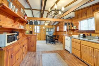Peaceful Warne Cabin Fenced Yard and Screened Porch - Brasstown - 3