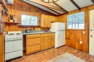 Peaceful Warne Cabin Fenced Yard and Screened Porch - Brasstown - 2