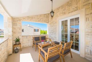 Stone vila with heated pool, near sandy beach - by Traveler tourist agency ID 2373 br 2 - Privlaka - 2