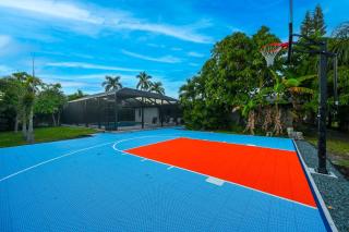 Tropical Naples Hideaway - 1 Mi to Beaches! - 9