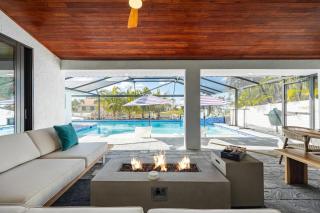 Kayaks, Boat Dock, Heated Pool & Spa, Outside Kitchen, Tiki Hut - Villa Pedro - Roelens Vacations - Cape Coral - 3