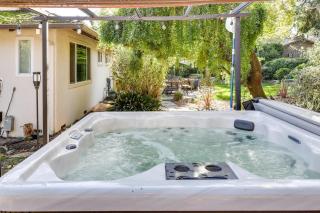 Modern Home in Napa Area with Hot Tub and Game Room! - Petaluma - 8