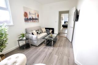 Luxury 2 Bedroom Apartment Southsea - Free Parking - Portsmouth - 1