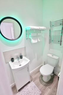 Luxury 2 Bedroom Apartment Southsea - Free Parking - Portsmouth - 6