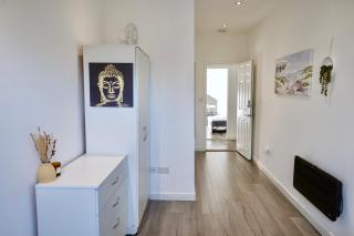 Luxury 2 Bedroom Apartment Southsea - Free Parking - 7