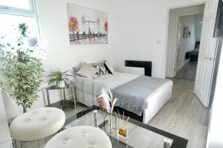 Luxury 2 Bedroom Apartment Southsea - Free Parking - Portsmouth - 2