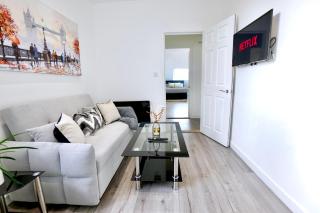 Luxury 2 Bedroom Apartment Southsea - Free Parking - Portsmouth - 0