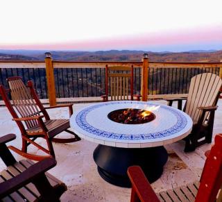Skyline Splendor: Luxe Retreat with Breathtaking Views Over Downtown Gatlinburg - Gatlinburg - 7