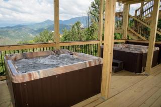 Skyline Splendor: Luxe Retreat with Breathtaking Views Over Downtown Gatlinburg - Gatlinburg - 2