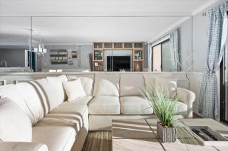 Oceanfront 2 Bedroom Modern Beach Condo w Pool - Ocean City - 3