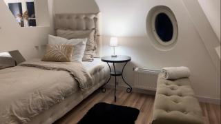 GREEN ISLAND - - 7