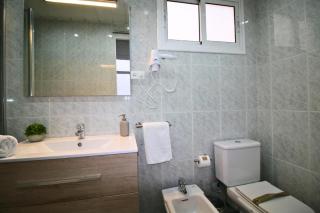 Central & Fully Equipped Apartment in Eixample Next to Metro, Sleeps 5 - Barcelone - 4