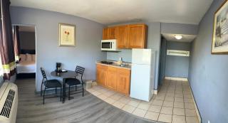 Americas Best Value Inn and Suites Groves - Groves - 8