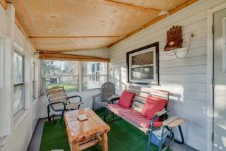 Cozy Pennsylvania Home with Fire Pit and Dock Access! - Carbondale - 9