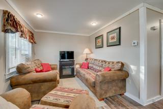 Cozy Pennsylvania Home with Fire Pit and Dock Access! - Carbondale - 8