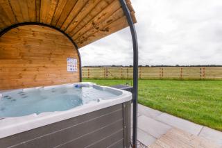 Little Meadow Pods with Hot Tub - York - 1