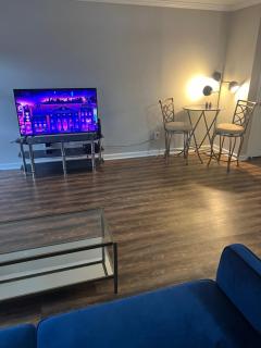 Indigo DowntownWalkable KingBed - Raleigh - 8