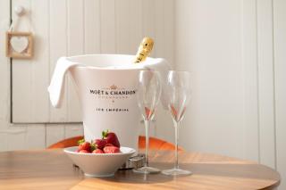 The Stable—Historic Property in Downwood Vineyard - 1