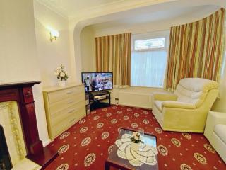 Barking London House sleeps 11 - parking - train tube - airport - Londra - 8