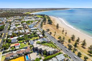 Esplanade Absolute Beach Frontage 12-20 - 4