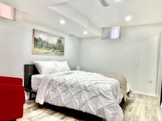 Chic 2Br Basement Haven for Families - Fast Wi-Fi - Mississauga - 5