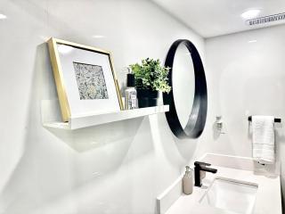 Chic 2Br Basement Haven for Families - Fast Wi-Fi - Mississauga - 1