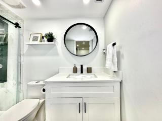 Chic 2Br Basement Haven for Families - Fast Wi-Fi - 3