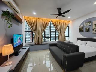 Mount Austin Homestay,1-4 Pax, 5 mins to IKEA TOPPEN AEON Tebrau HSA FREE WIFI and NETFLIX - 6