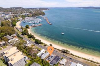 Silver Sands, 29 Victoria Pde water views and across the road to the water - Nelson Bay - 9