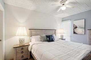 Fun & Comfy Beachside Getaway ~ King Bed ~ Balcony - Ocean City - 5