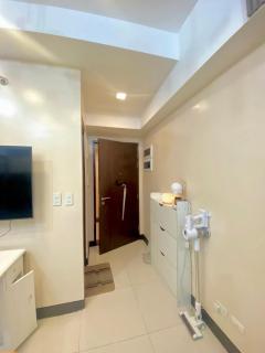 Studio Type Condo in BGC - Manila - 8