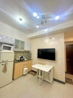 Studio Type Condo in BGC - Manila - 7