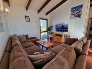 The Hideout - Lake Views & Balcony w BBQ I Central Location I Wi-Fi I Smart TV - Jindabyne - 4