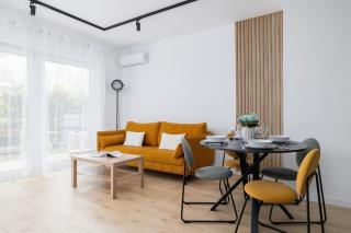 Stylish Apartment with Parking in Katowice by Noclegi Renters - Katowice - 5