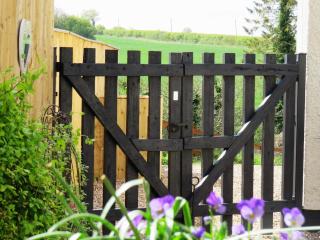 Private Garden Room - Rural Village - Stamford - 2
