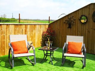 Private Garden Room - Rural Village - Stamford - 7